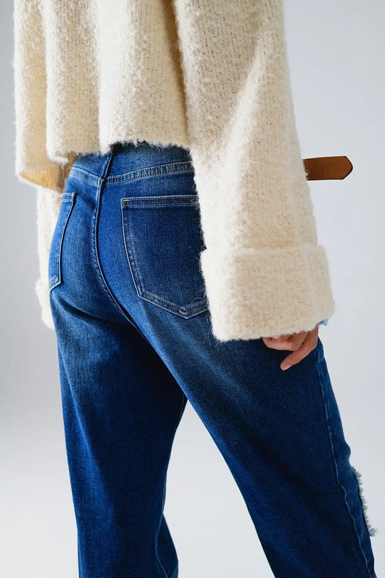 Jean bleu ample avec un motif déchiré subtil et des patchs - Pantalons