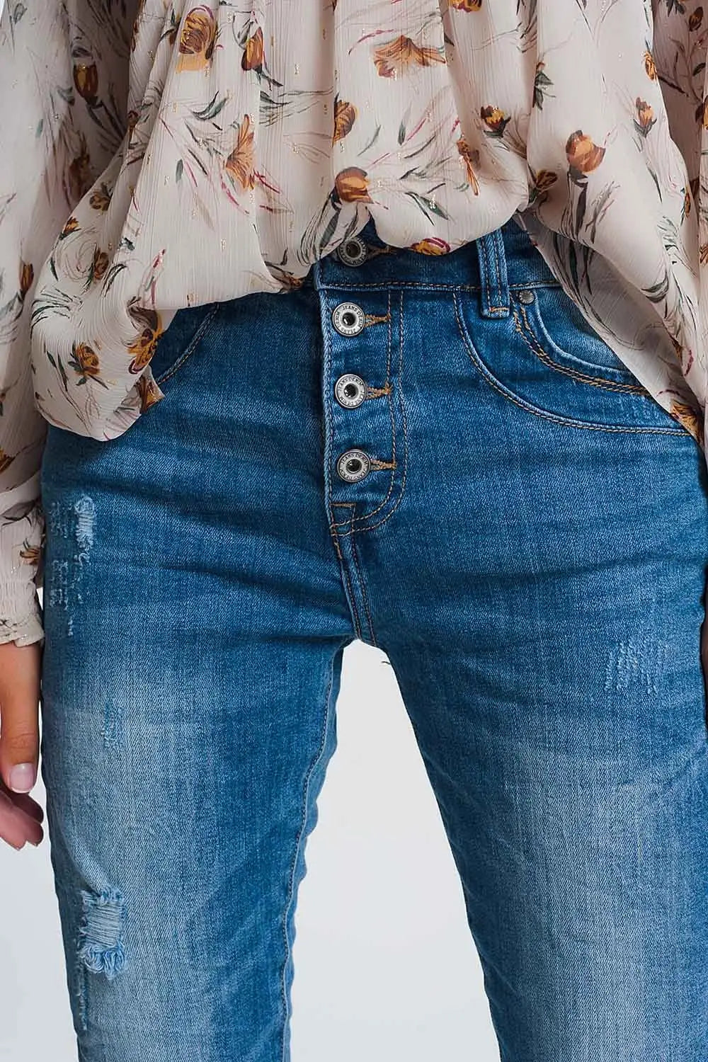 Jean boyfriend froissé en denim léger avec détails déchirés - Pantalons