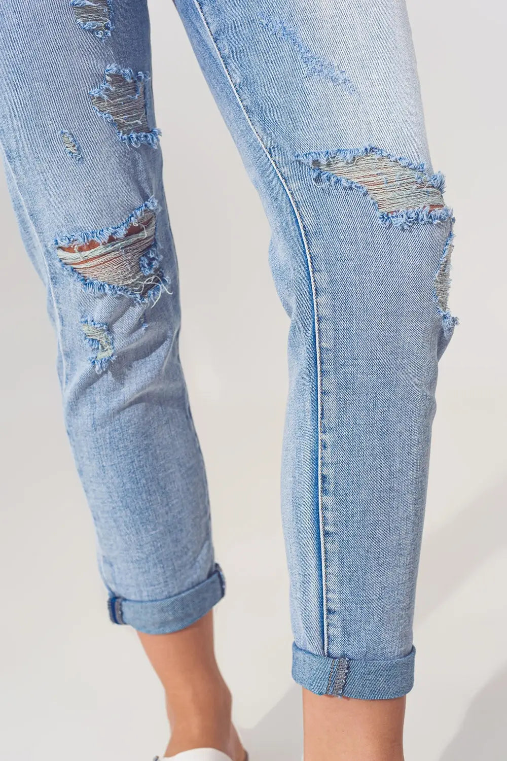 Jean déchiré extrême en bleu décoloré - Pantalons