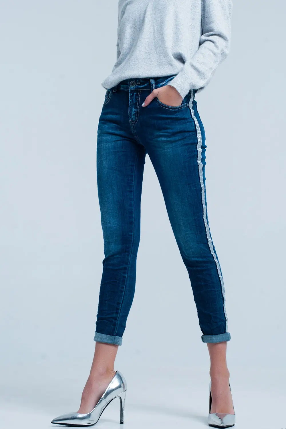 Jean délavé foncé avec rayures latérales brillantes argentées - Pantalons