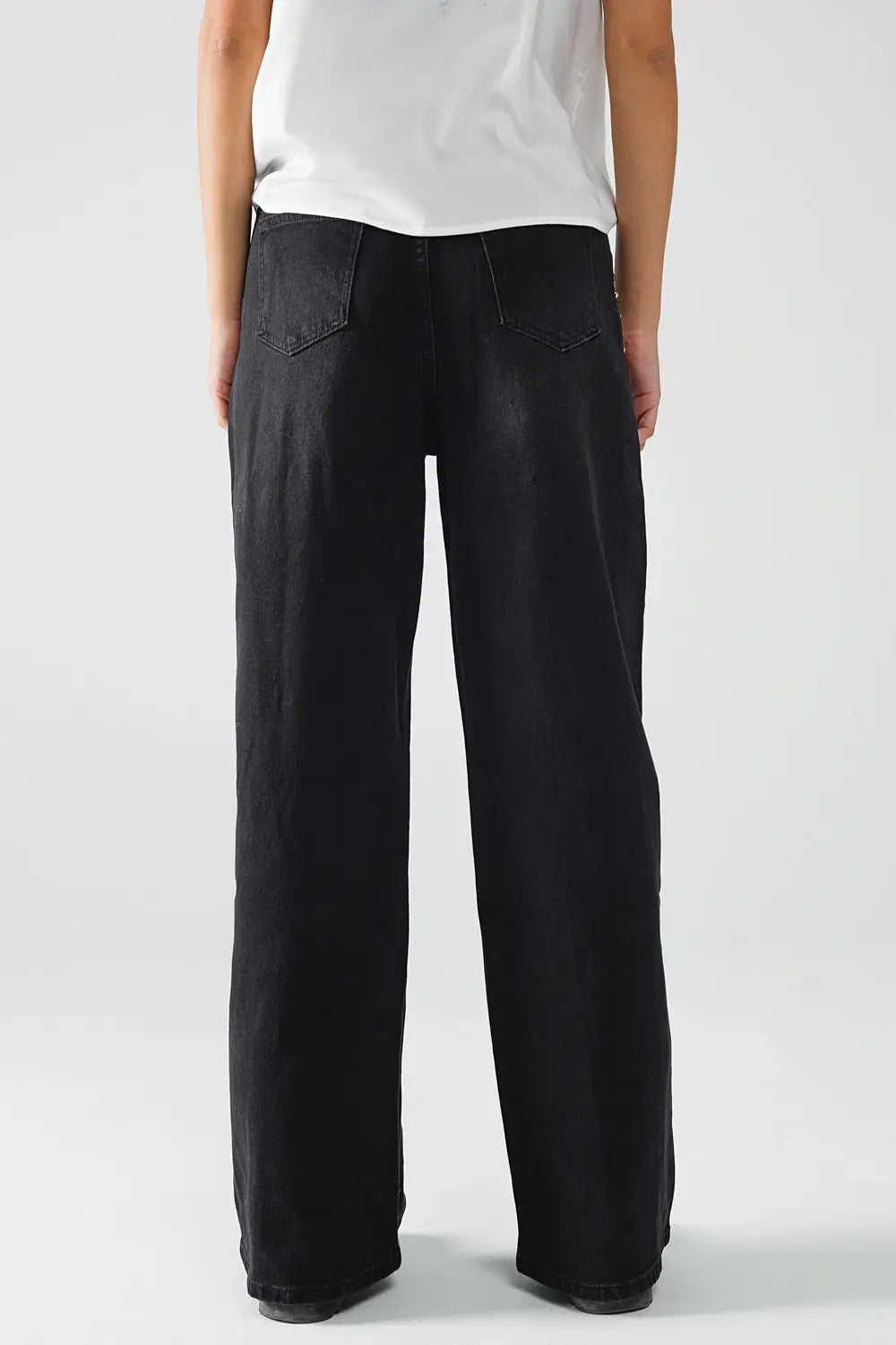 Jean droit avec bordure de clous sur le bord de la jambe en noir - Pantalons