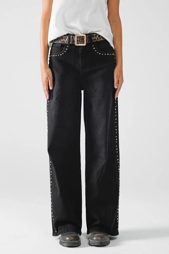 Jean droit avec bordure de clous sur le bord de la jambe en noir - Pantalons