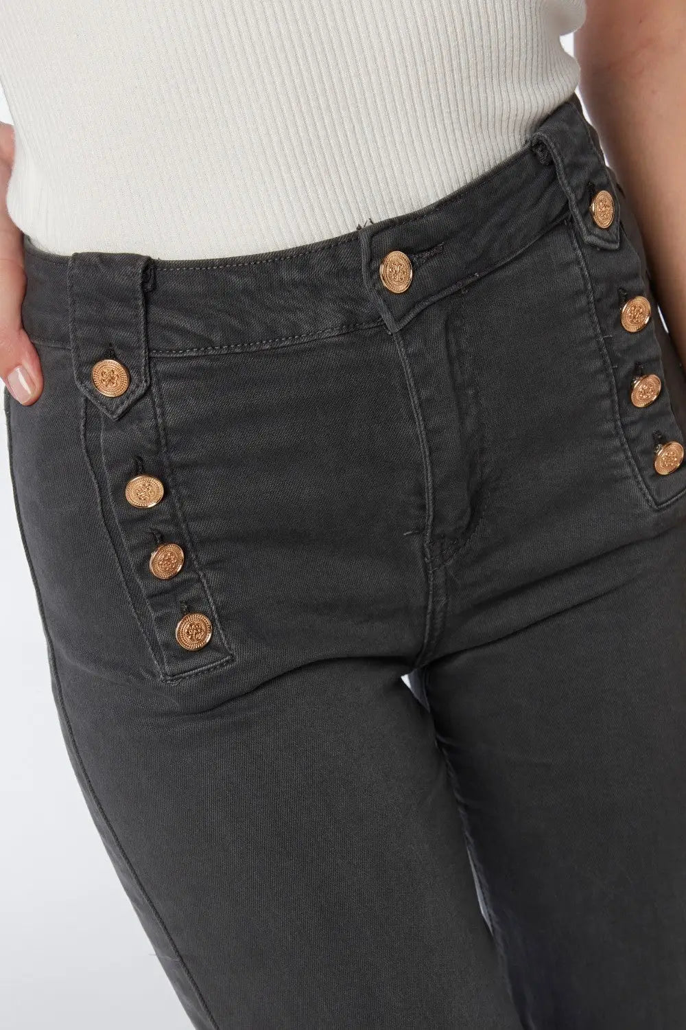 Jean droit avec boutons dorés sur le côté en gris foncé - Pantalons