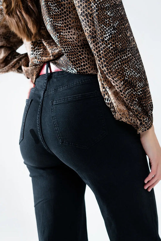 Jean droit avec boutons dorés sur le côté en noir - Pantalons