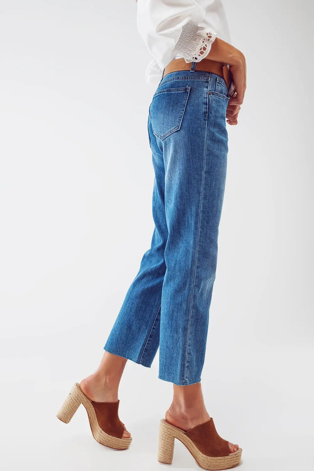 Jean droit délavé moyen avec ourlet brut en bleu - Pantalons