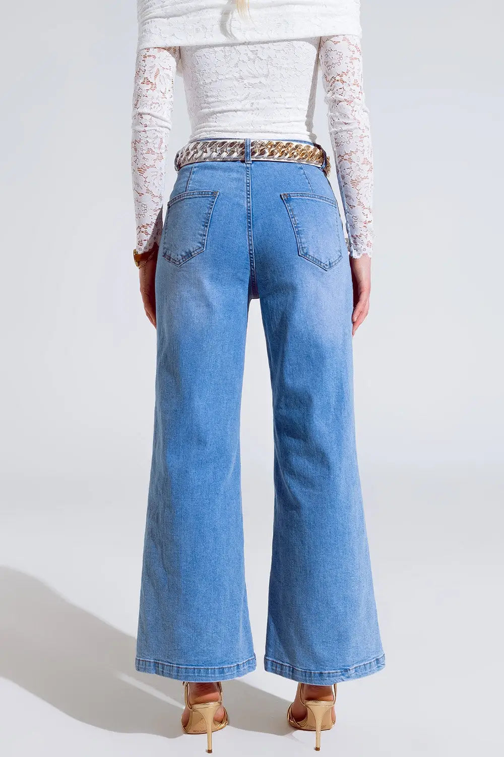 Jean droit évasé en bleu délavé avec détails de boutons - Pantalons