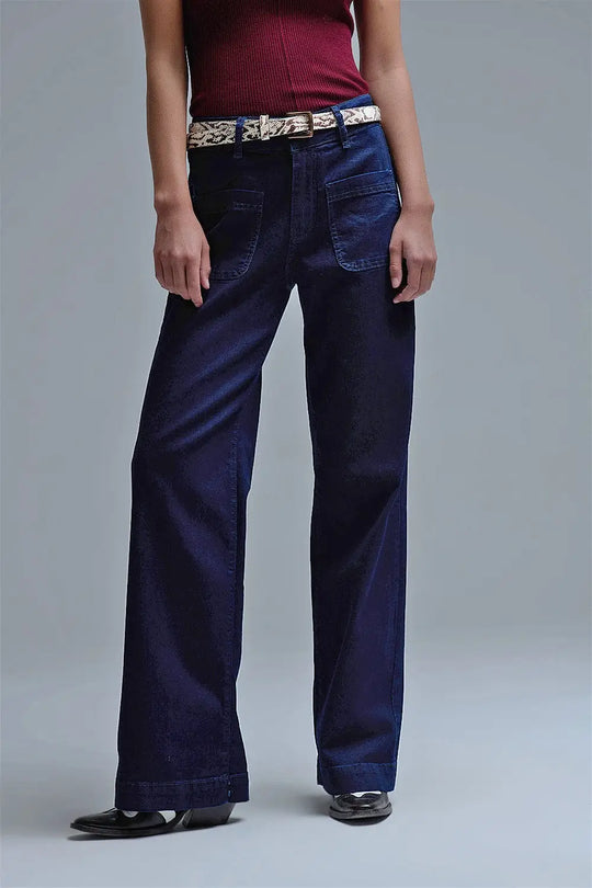 Jean droit marine avec pochettes en bleu profond - Pantalons