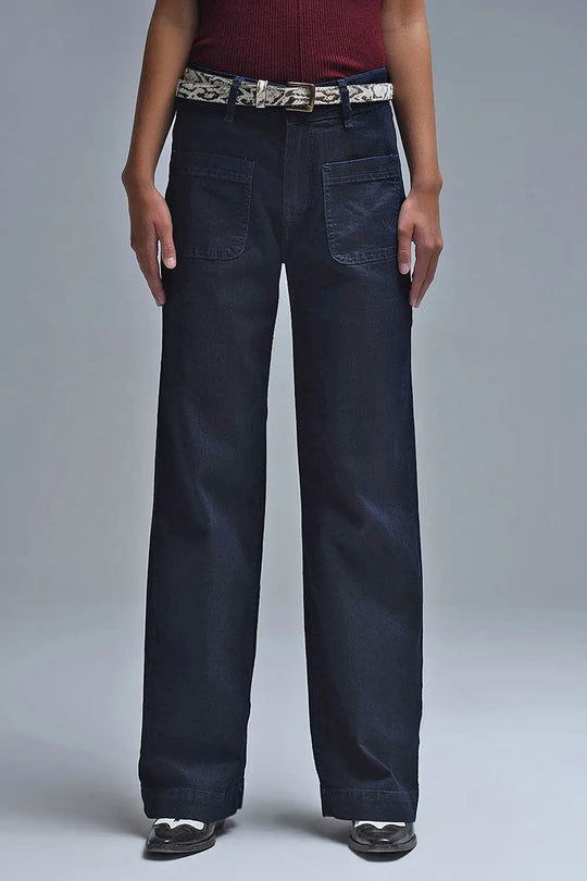Q2 Jean droit marine avec pochettes en bleu profond