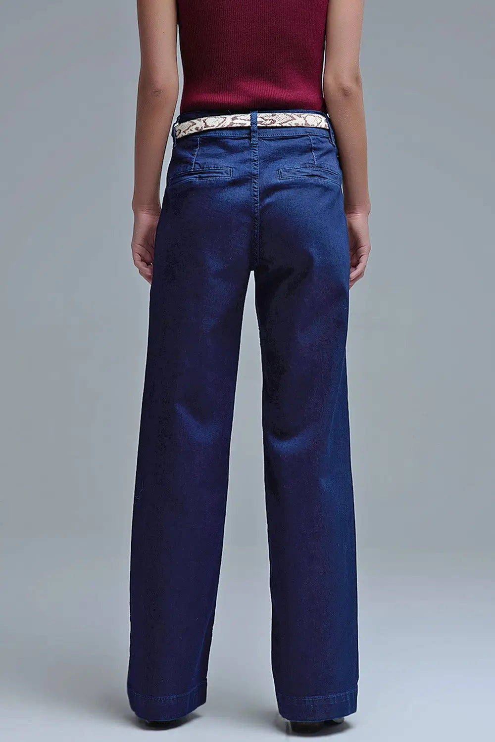 Jean droit marine avec pochettes en bleu profond - Pantalons