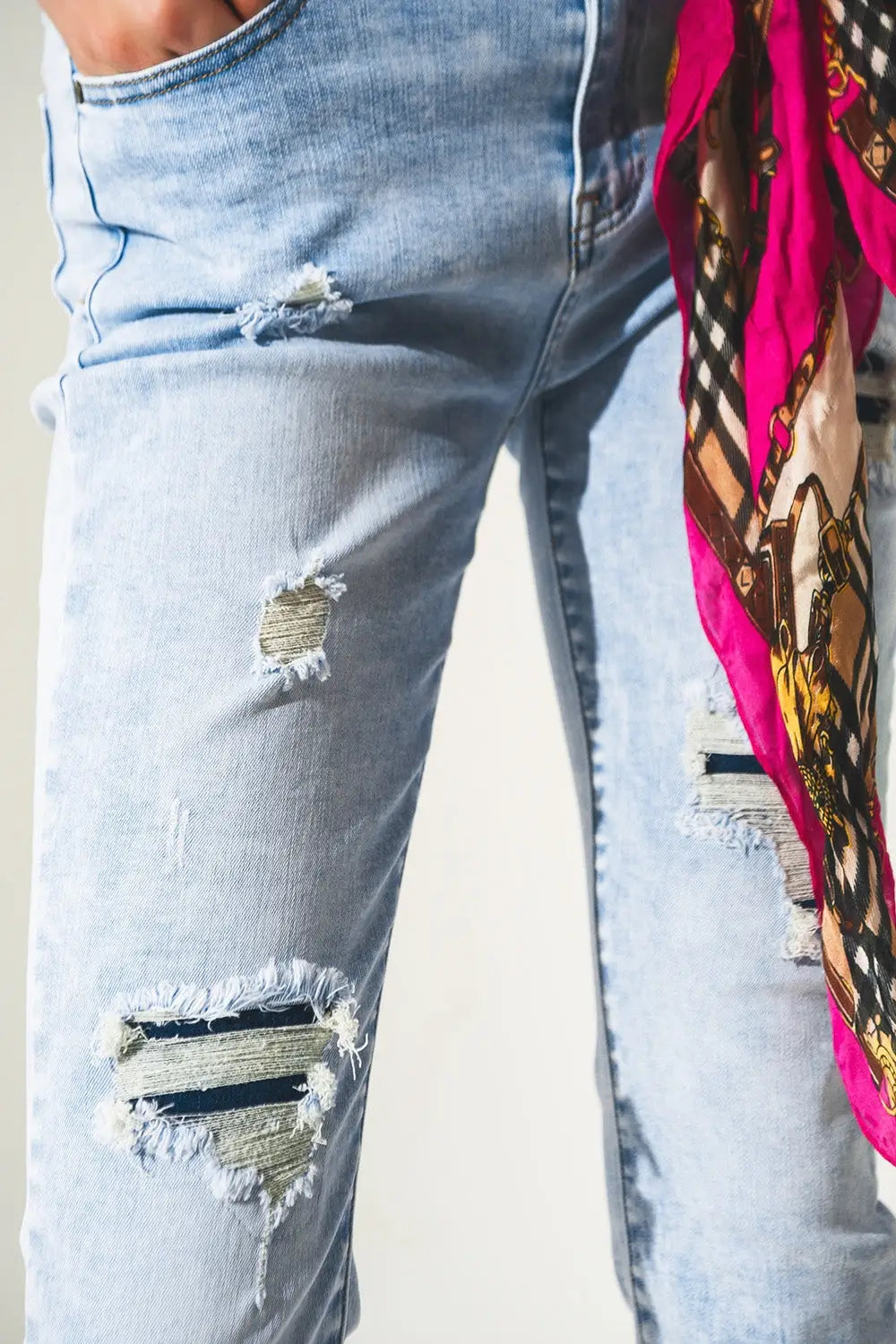Jean droit usé avec détail de l’ourlet en bleu - Pantalons