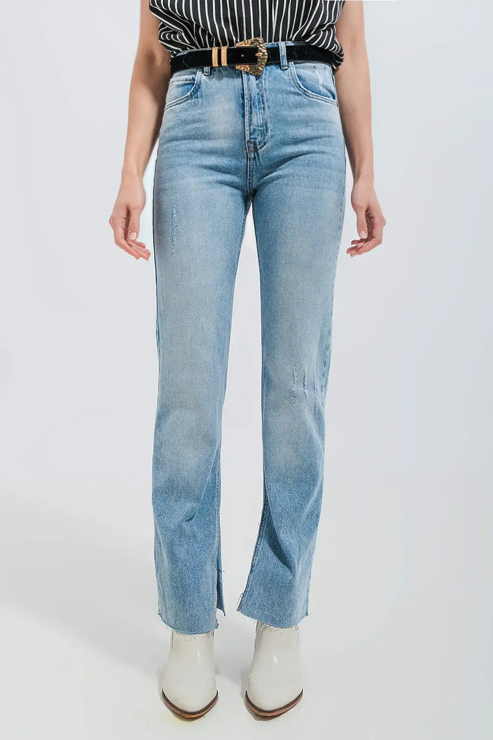 Q2 Jean effet seconde peau en tissu stretch à délavage clair avec ourlet brut