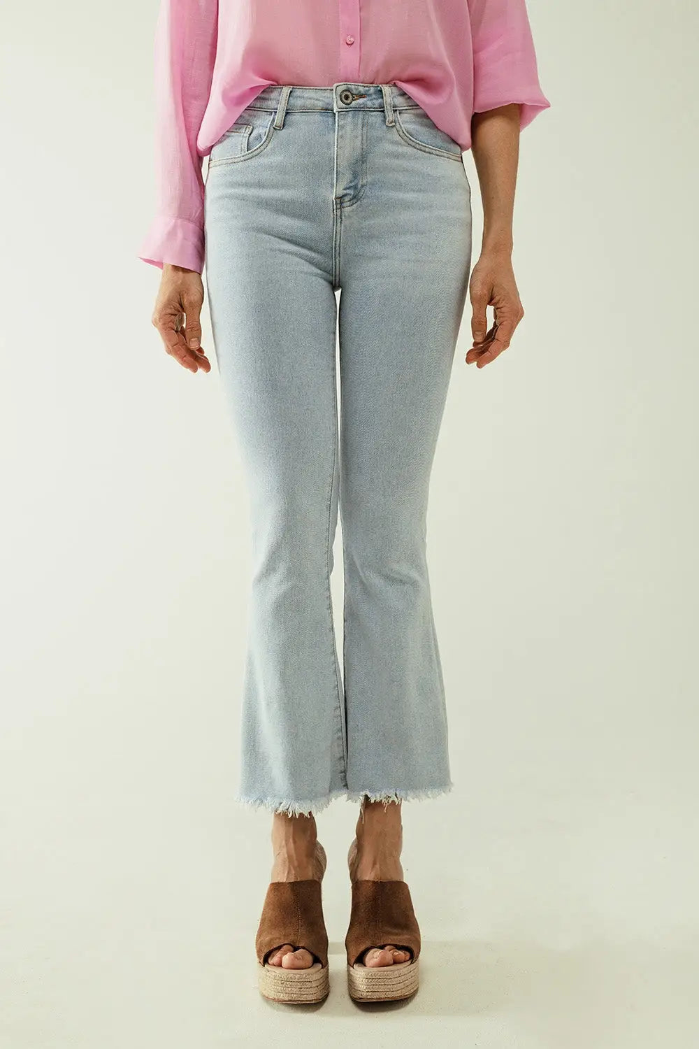 Q2 Jean évasé bleu clair avec cinq poches et finition sans couture
