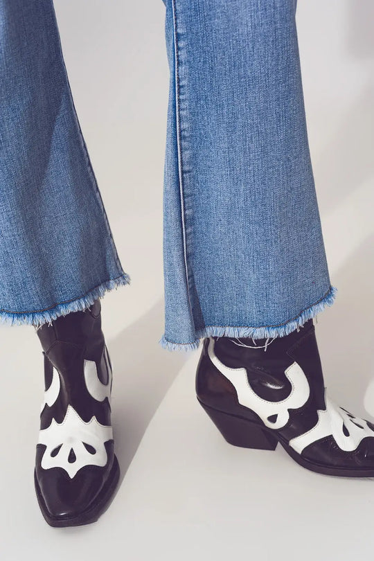 Jean évasé en Bleu Clair à Ourlet Asymétrique - Pantalons