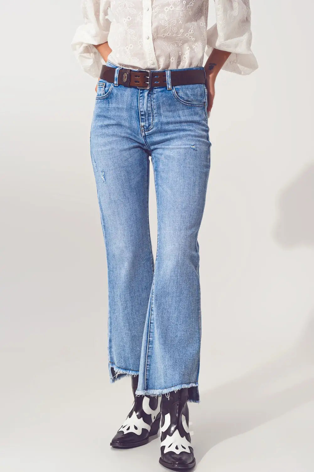 Jean évasé en Bleu Clair à Ourlet Asymétrique - Pantalons