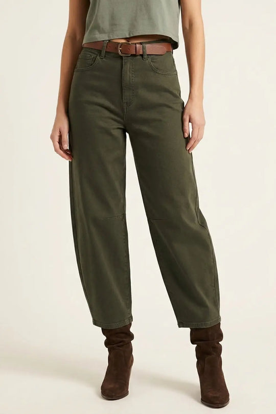 Q2 Jean extensible confortable avec jambe en tonneau en vert foncé