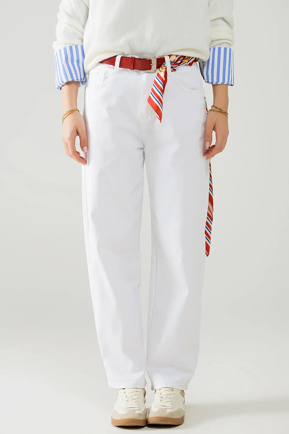 Q2 jean extensible confortable avec jambe tonneau en blanc