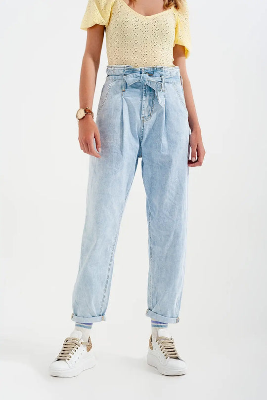 Jean fuselé à délavage clair vintage avec taille haute froncée - Pantalons
