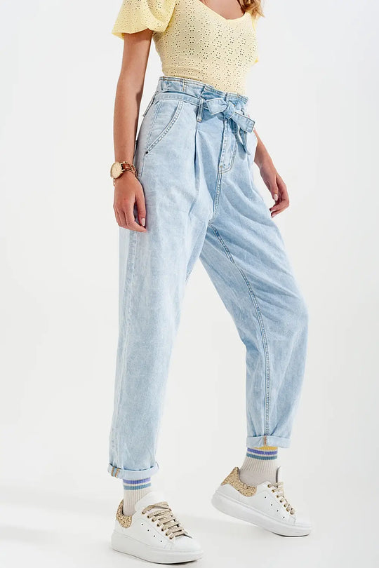 Jean fuselé à délavage clair vintage avec taille haute froncée - Pantalons