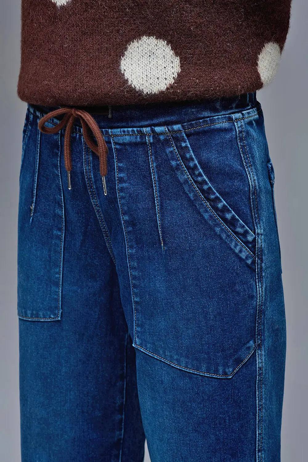 Jean jogger en denim à la coupe décontractée et à la taille à cordon de serrage - Pantalons