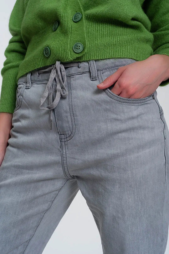 Jean léger style jogger en gris - Pantalons