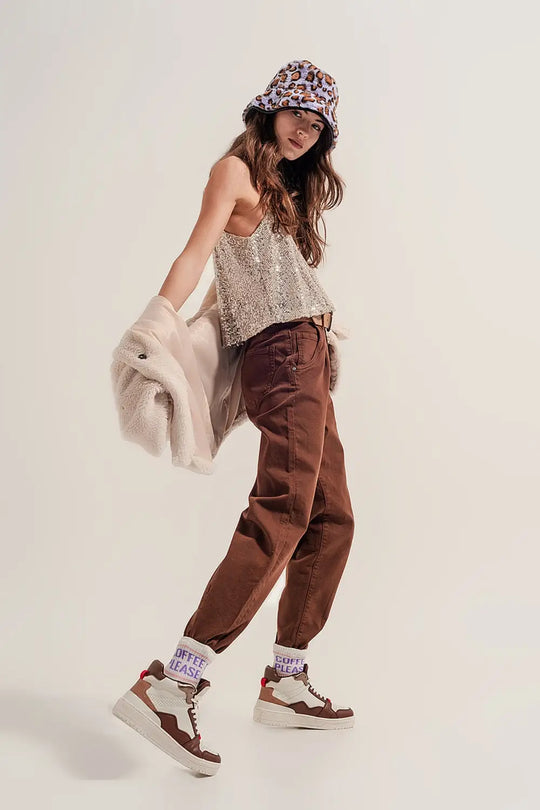 Jean mom avec taille haute et plis sur le devant en marron - Pantalons