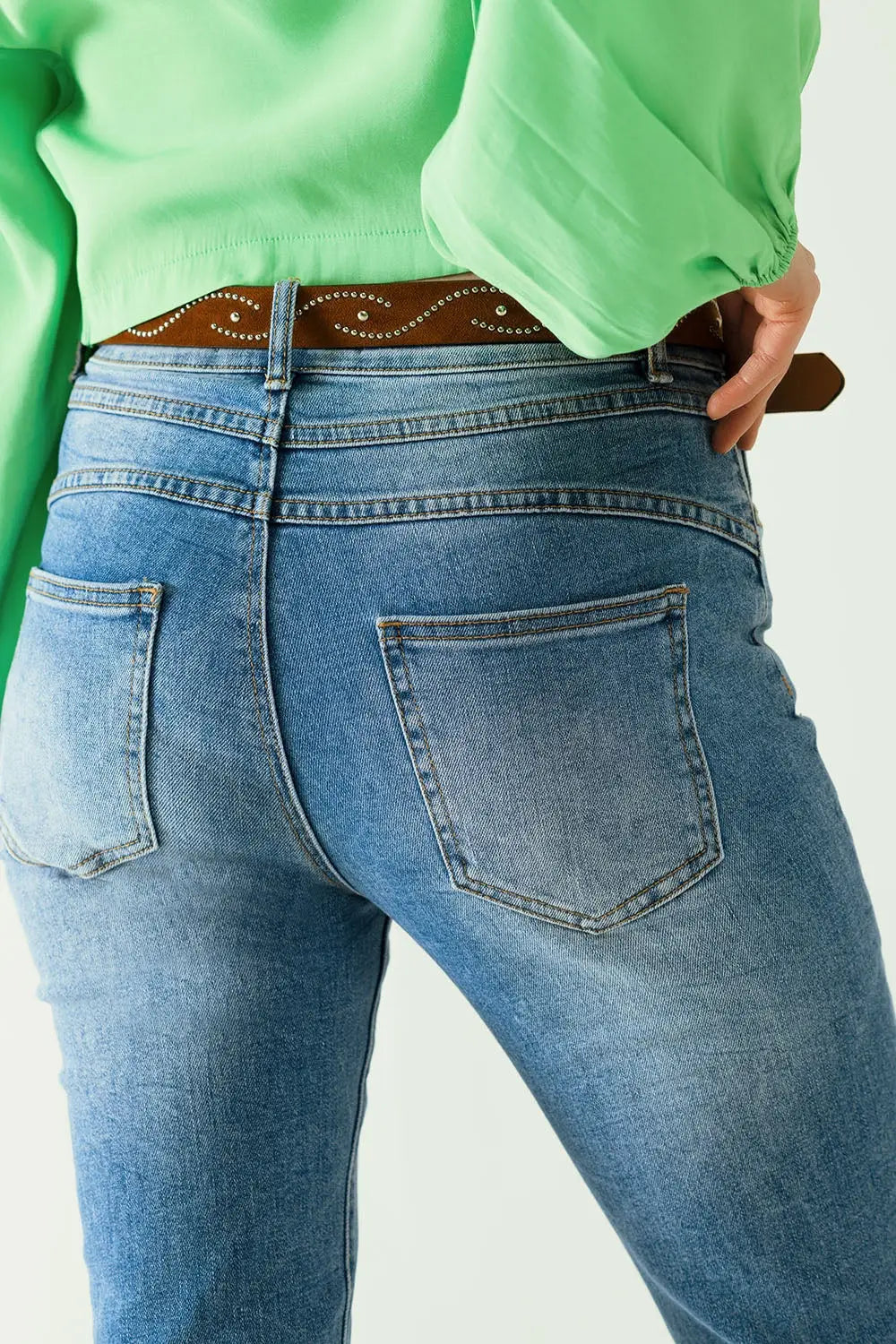 Jean push-up à effet délavé avec cinq poches et ourlet - Pantalons