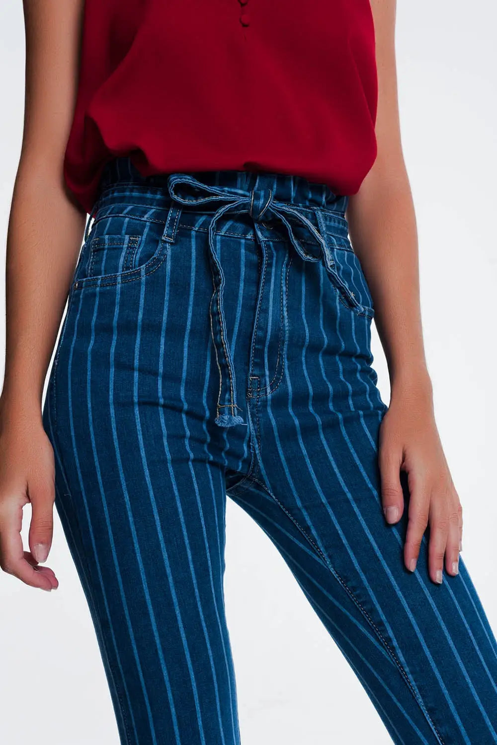 Q2 Jean skinny à fines rayures