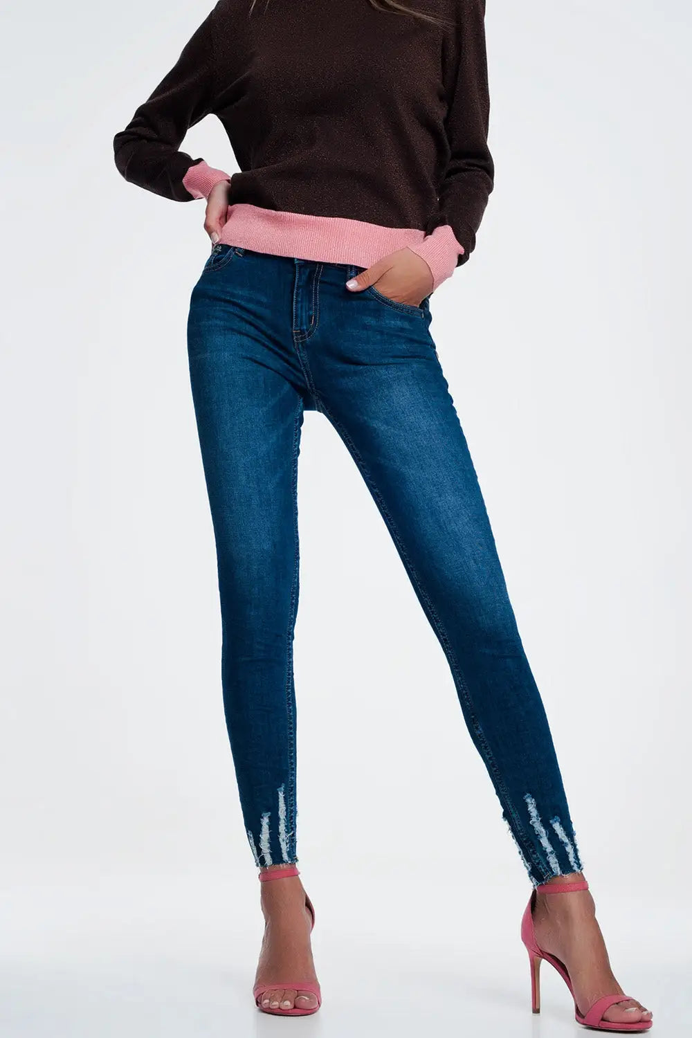Q2 Jean skinny à ourlet brut