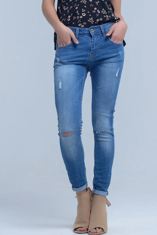 Q2 Jean skinny avec déchirures au genou