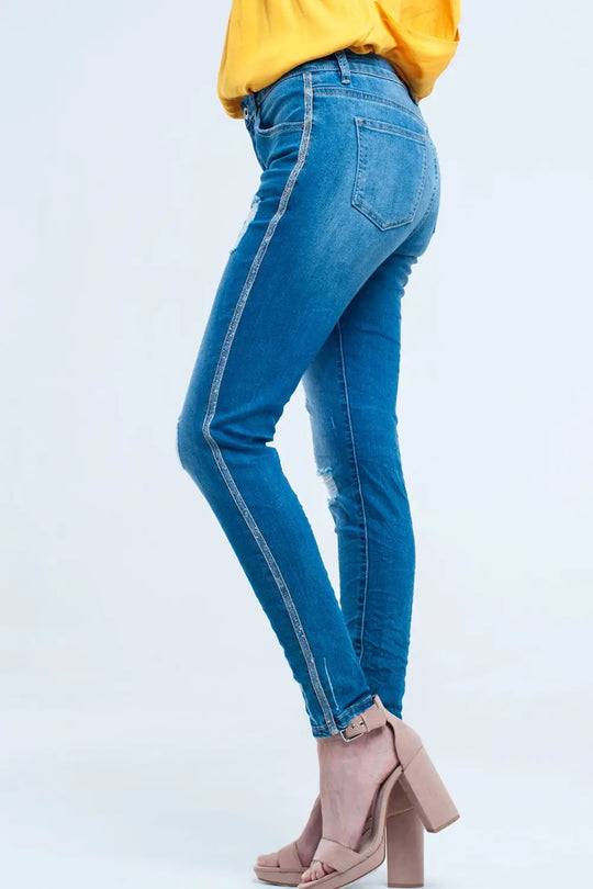 Q2 Jean skinny avec déchirures et paillettes