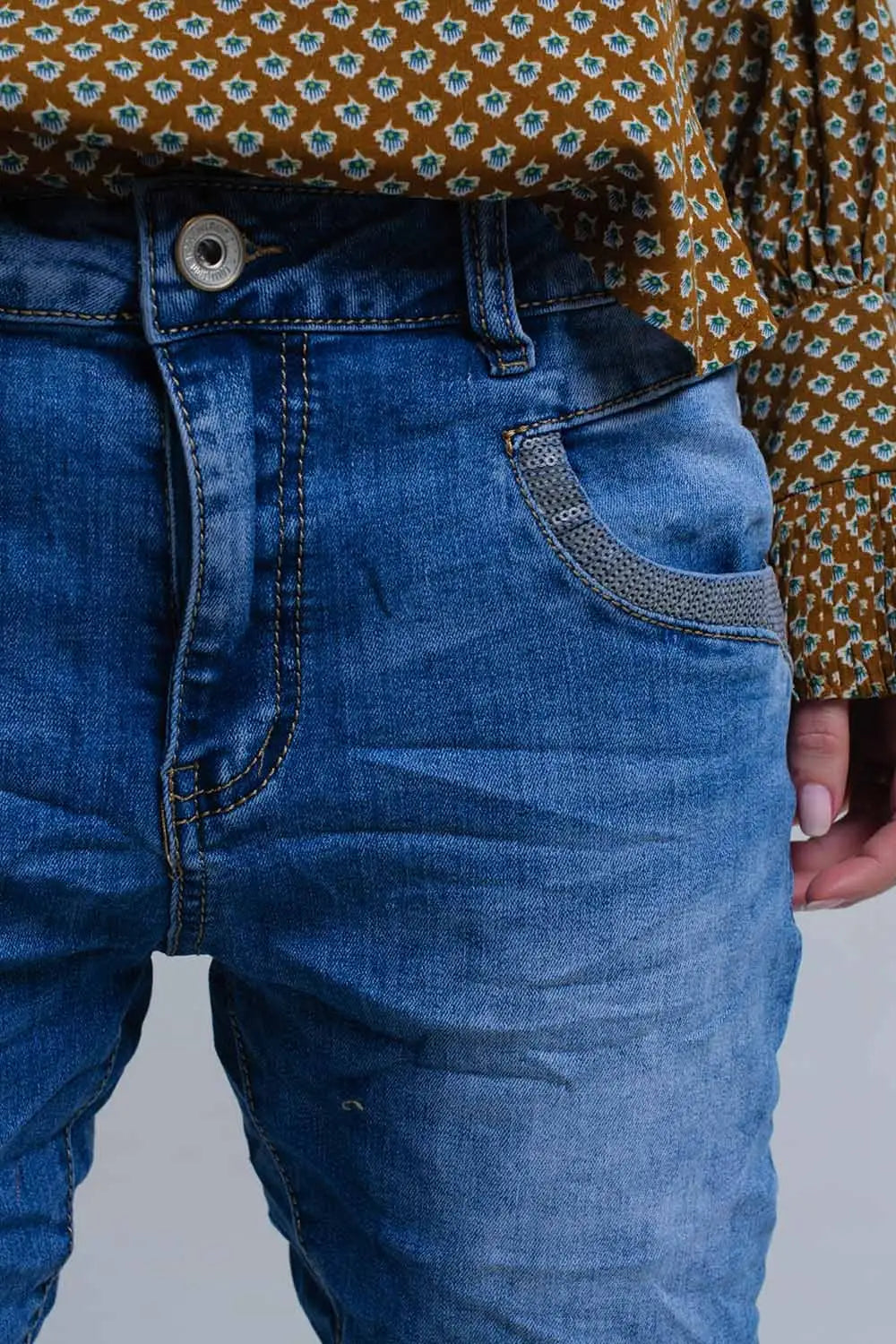 Jean skinny bleu avec des détails de paillettes - Pantalons