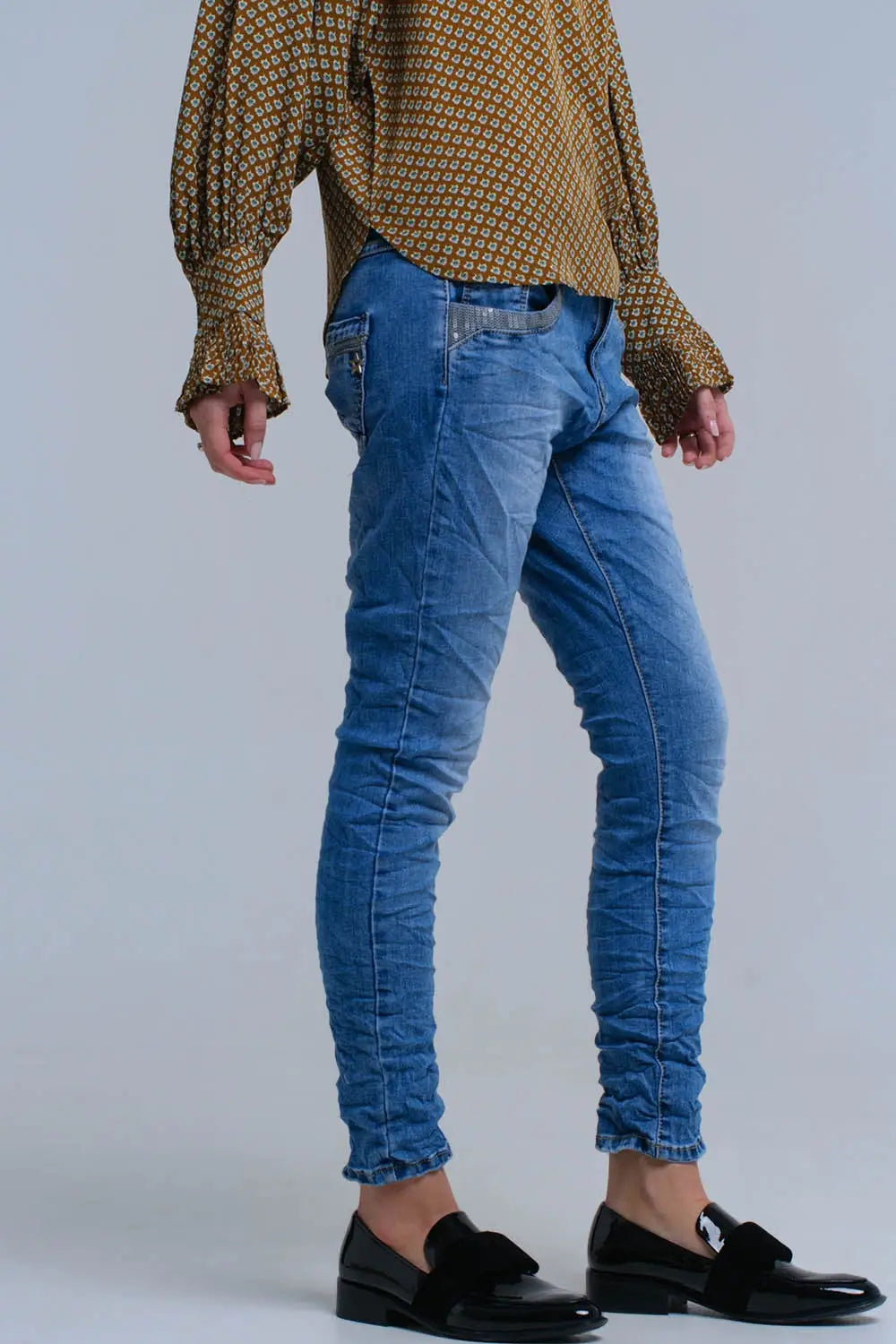 Jean skinny bleu avec des détails de paillettes - Pantalons