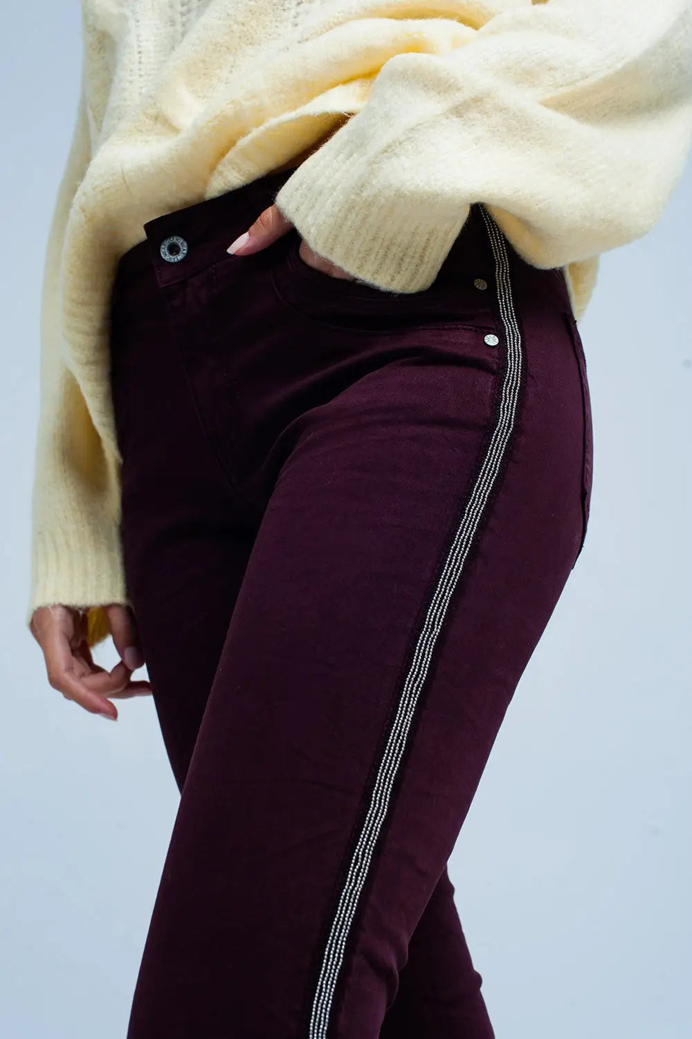 Q2 Jean skinny Bourdeaux avec rayure métallisée sur le côté