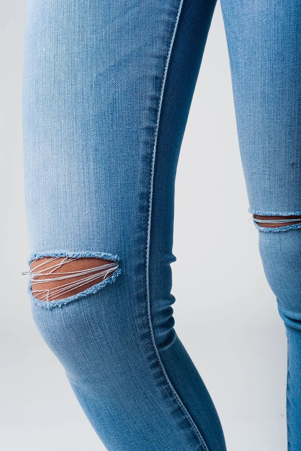 Jean skinny délavé avec découpe aux genoux - Pantalons