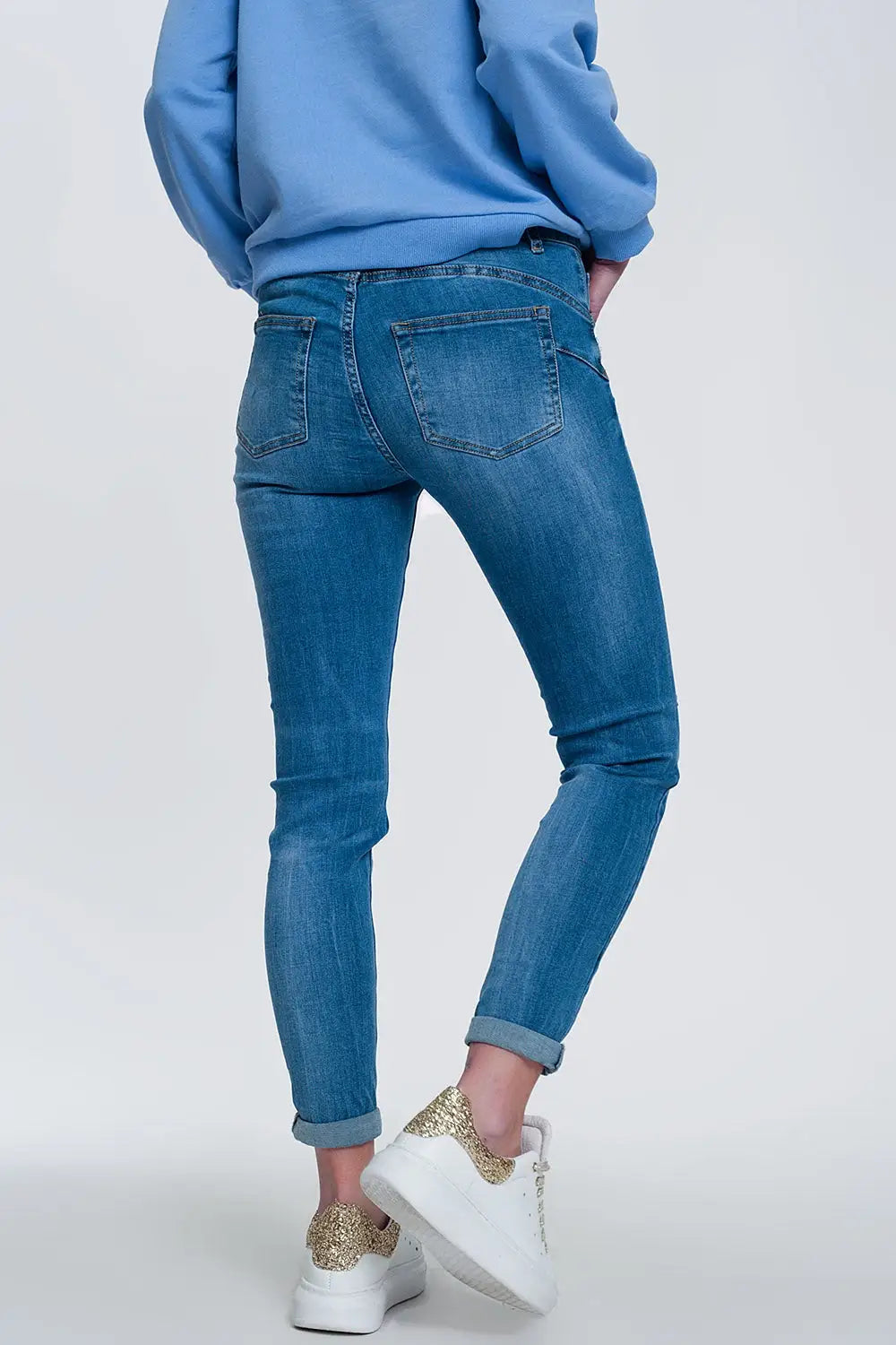 jean skinny en denim léger avec chevilles pliées et détail déchiré - Pantalons