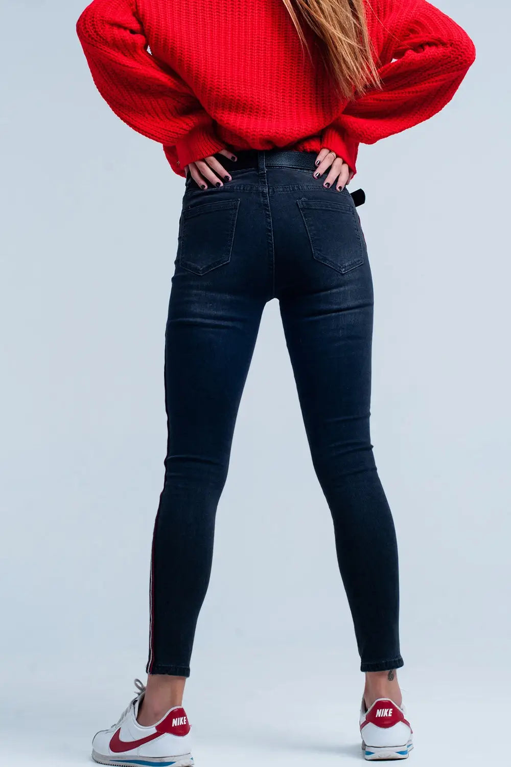 Jean skinny noir à rayures latérales rouges - Pantalons