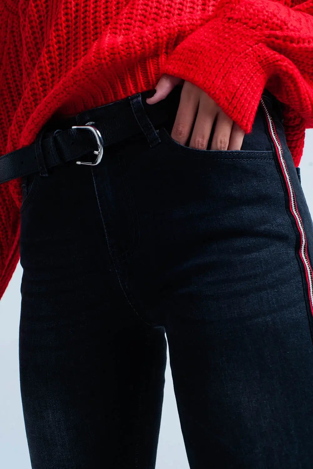 Jean skinny noir à rayures latérales rouges - Pantalons