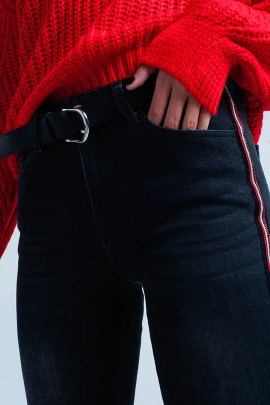 Jean skinny noir à rayures latérales rouges - Pantalons