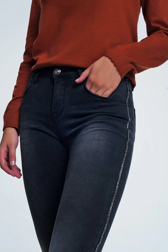 Jean skinny noir avec ornements sur le côté - Pantalons