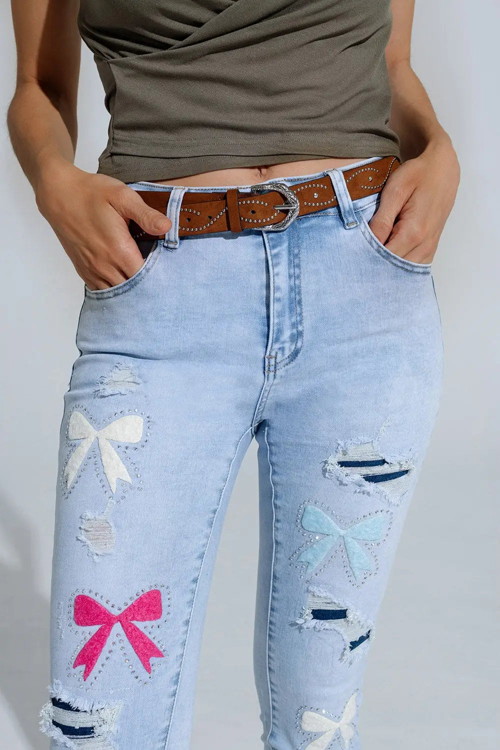 Jean super skinny bleu clair avec nœud papillon et trous déchirés - Pantalons