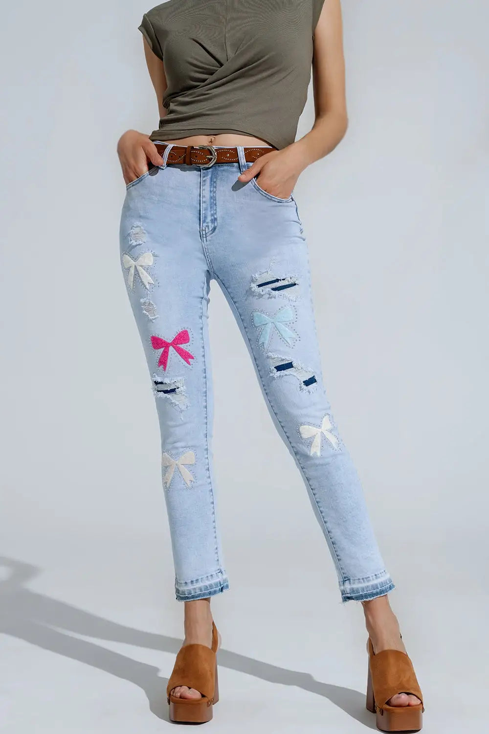 Jean super skinny bleu clair avec nœud papillon et trous déchirés - Pantalons