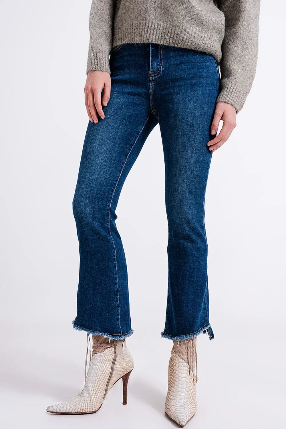 Q2 Jean taille haute avec ourlet asymétrique