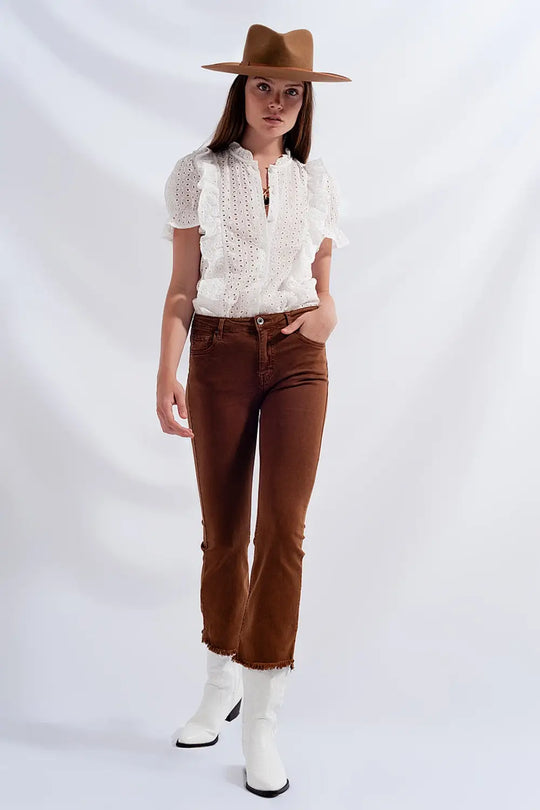 Jean taille haute évasé à ourlet brut en brun - Pantalons