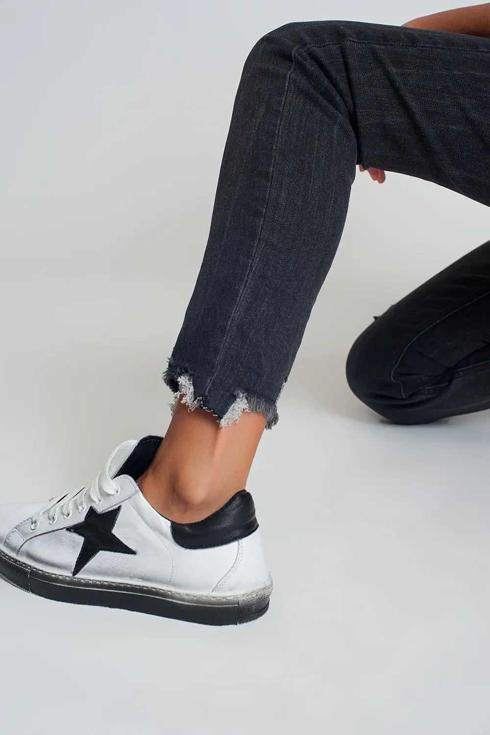 Jean taille mi-haute noir à ourlet brut - Pantalons