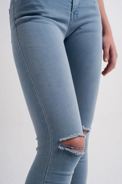 Jean with distressed knee in blue - Jeans