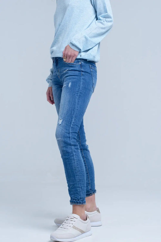 Jeans à la cheville avec déchirure et réparation - Pantalons