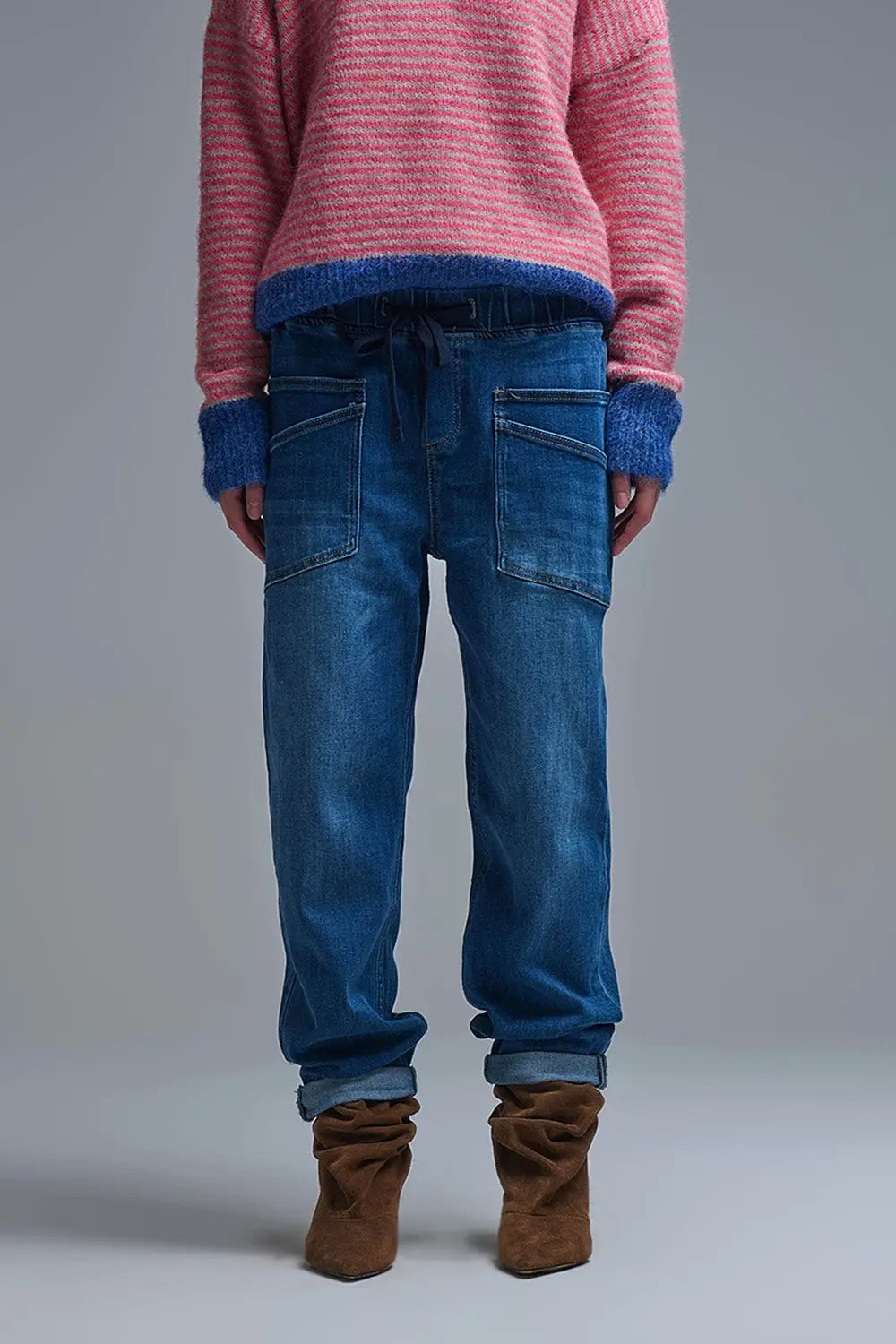 Q2 Jeans à la coupe décontractée avec poches avant et lien à la taille