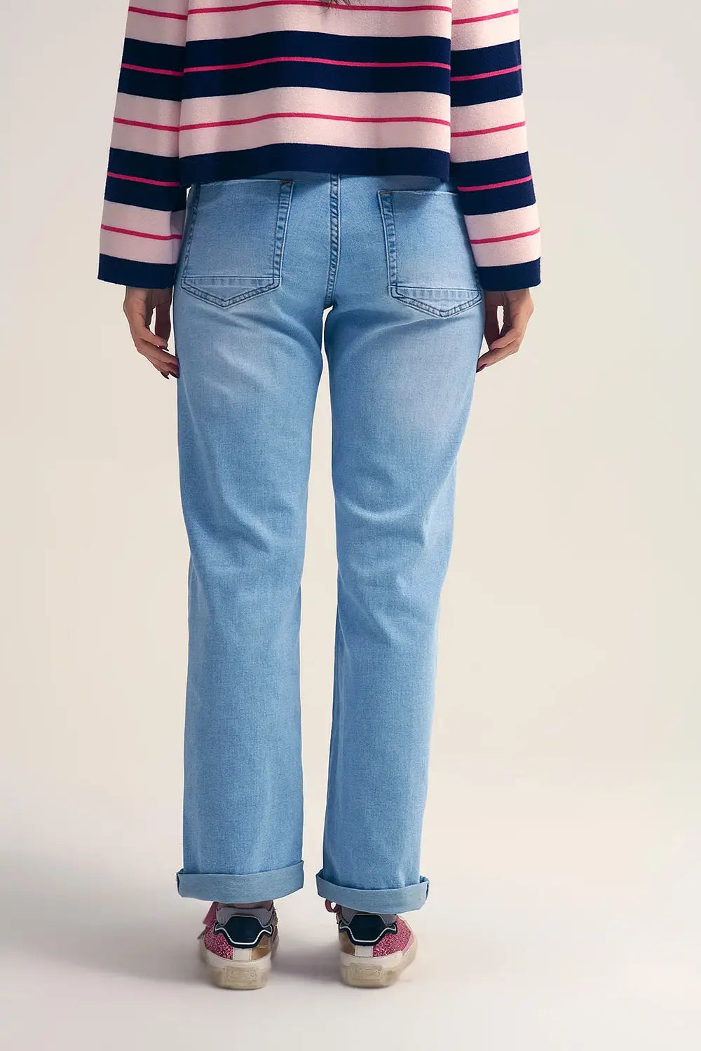 Jeans bleu clair à jambe droite - Pantalons