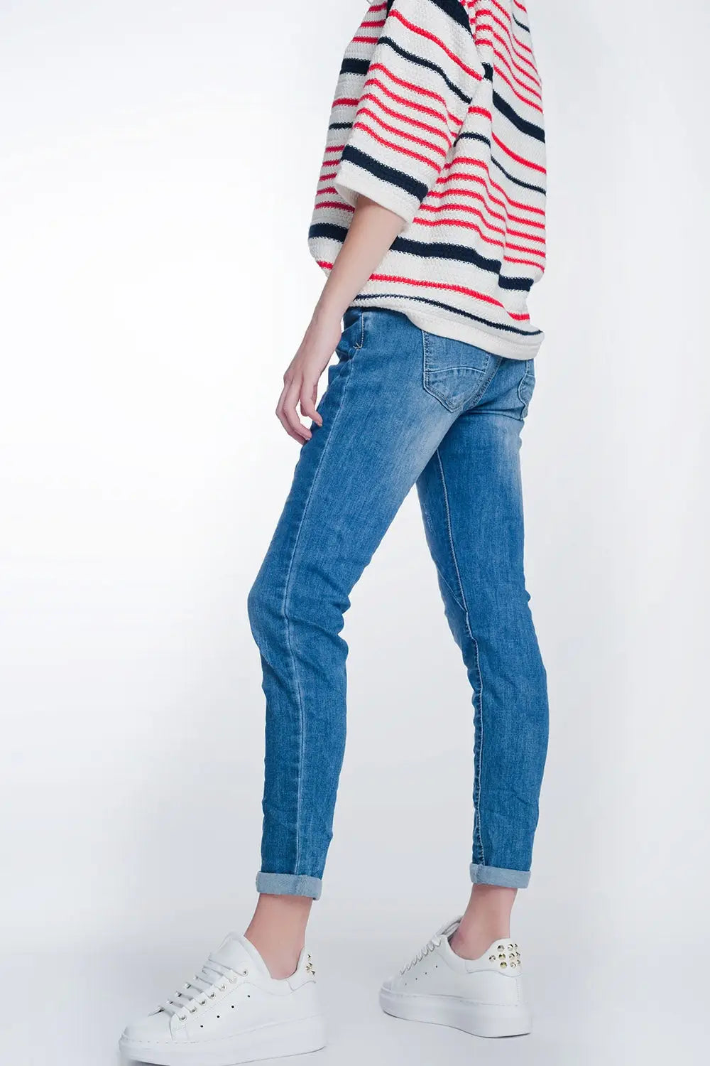 Jeans boyfriend avec boutons et lavés à moyenne moyenne - Pantalons