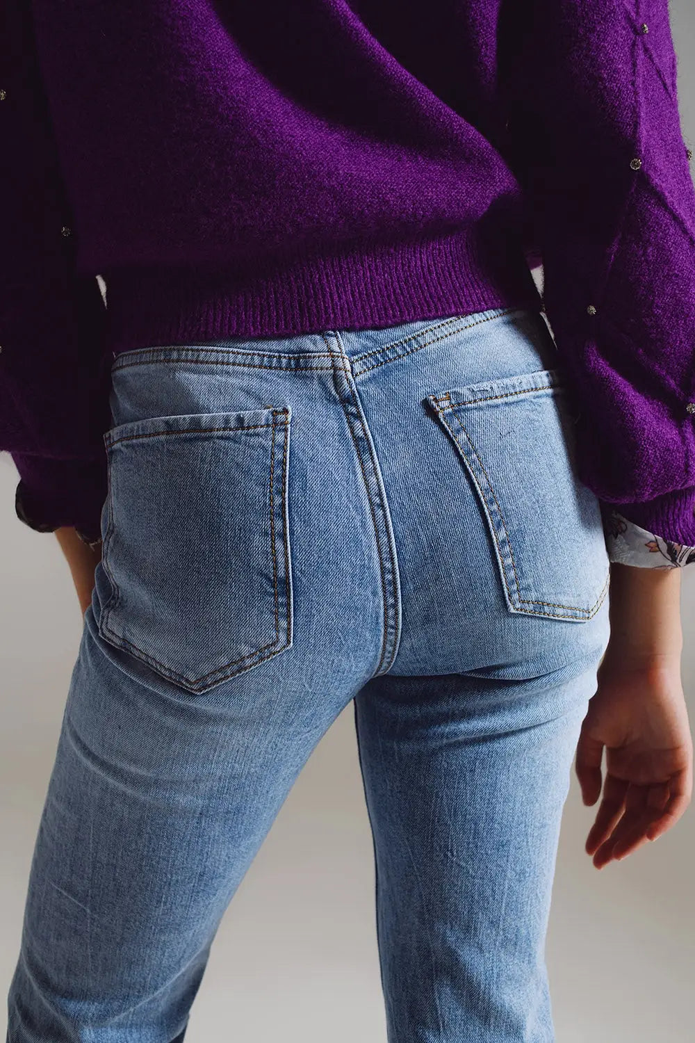 Jeans droits avec ourlet usé en bleu clair - Pantalons